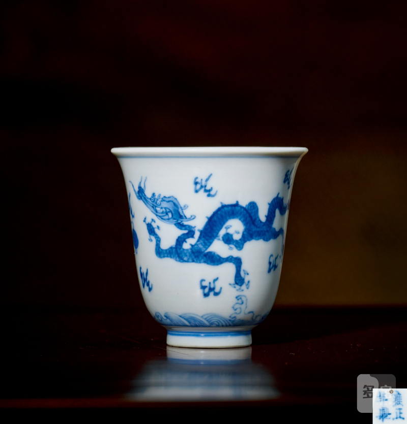 清雍正 青花双龙赶珠纹铃铛杯